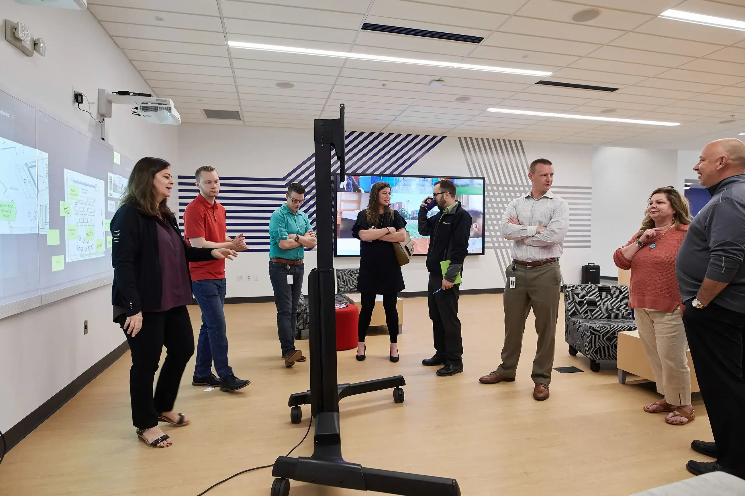 lifestyle-bluum-minnesota-technology-training-social-01-full (1)